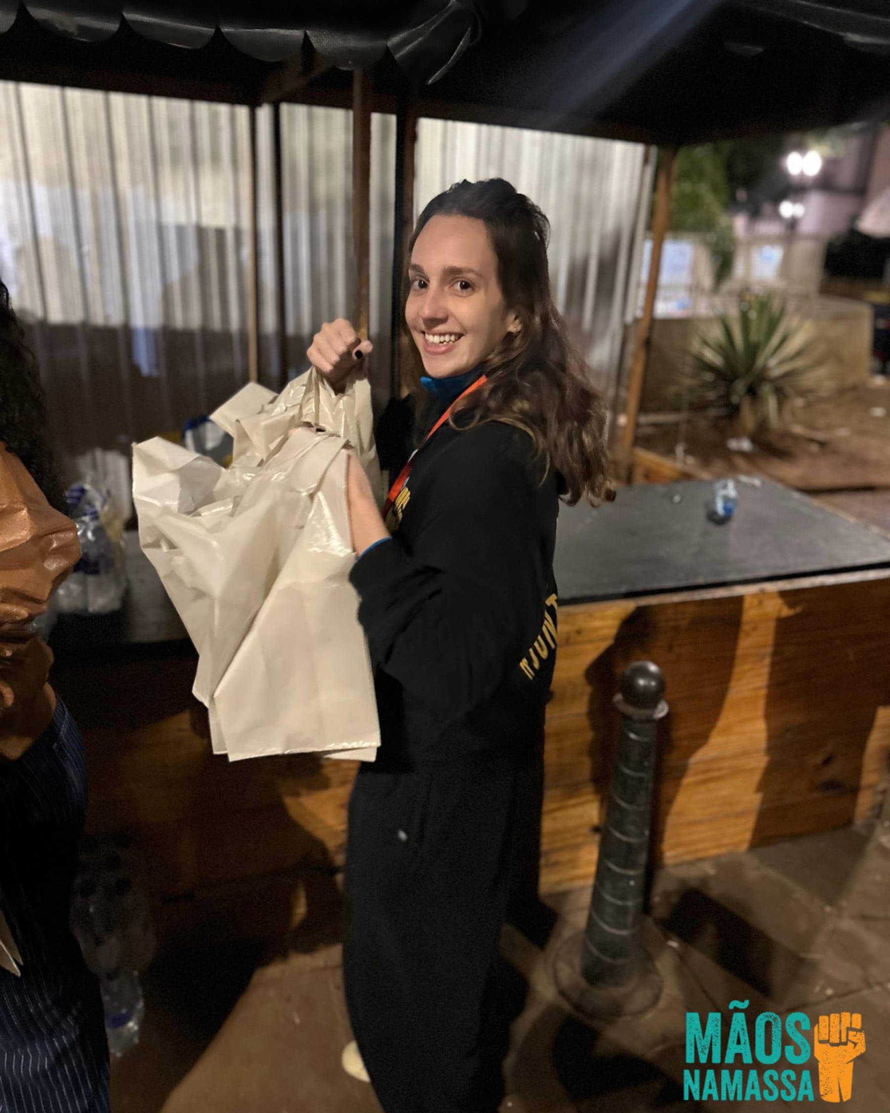 Voluntário do Mãos na Massa em ação extra